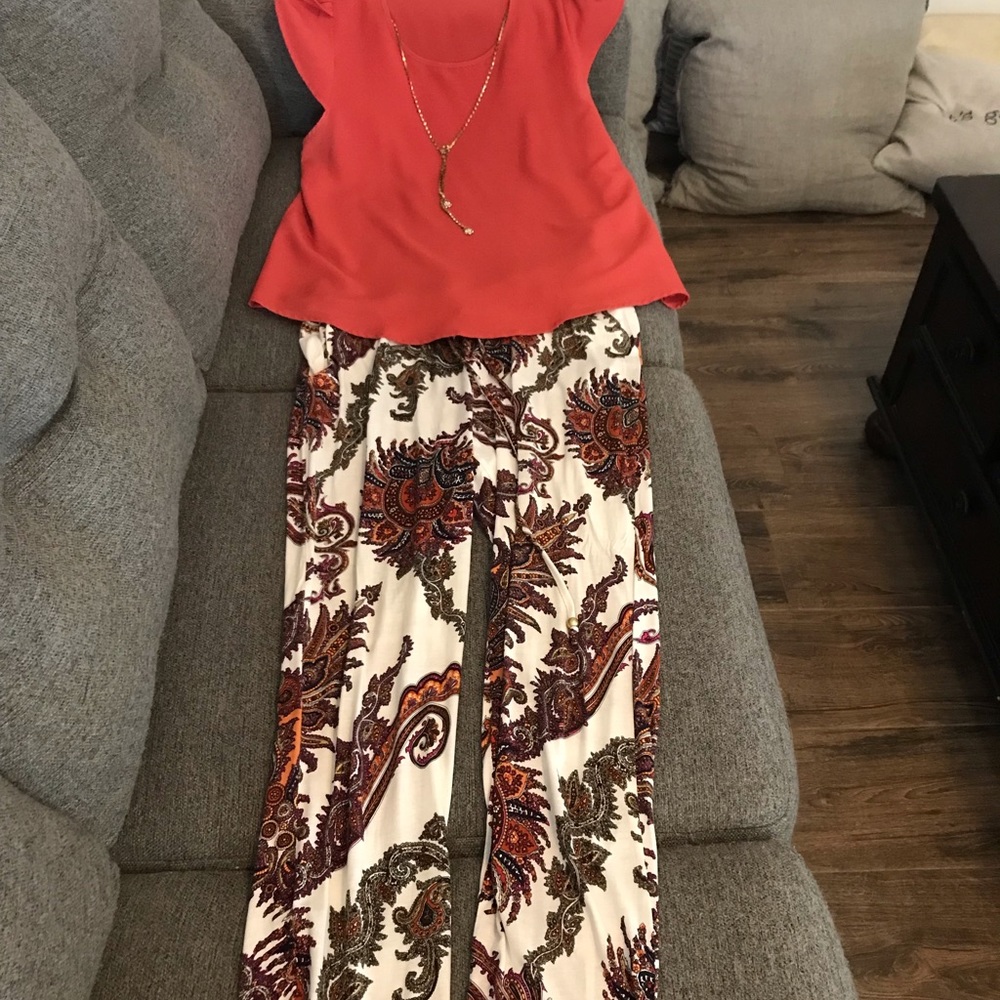 Beautiful top and pants great bundle!